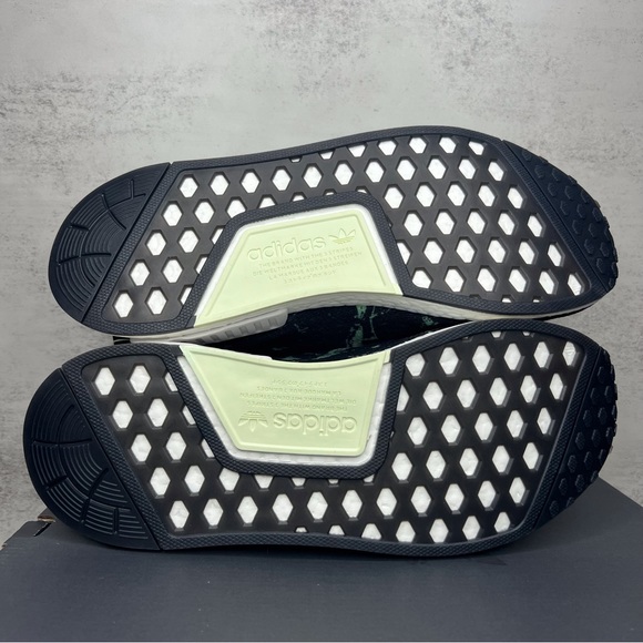 Adidas NMD R1 Primeknit - Picture 15 of 16